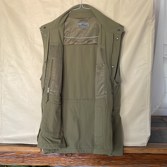TravelSmith (Never Worn) Men’s fishing vest, 16 Pockets, hunting, shooting Sz L - Picture 4 of 9